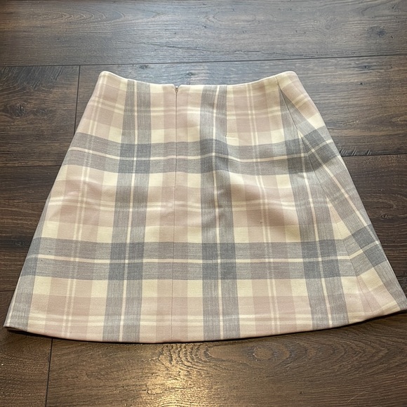 Aritzia mini skirt - Picture 2 of 3